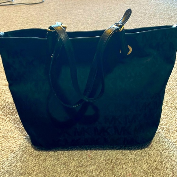 Michael Kors purse - Picture 1 of 7